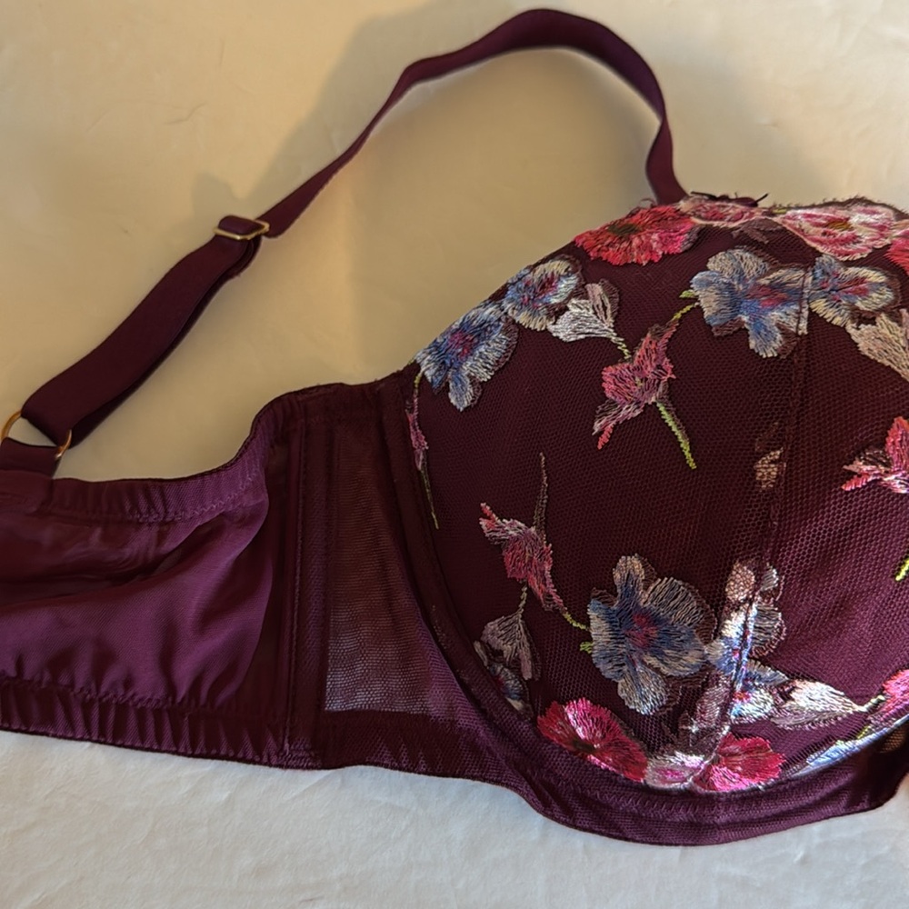 Victoria Secret Women’s Floral embroidered Dream Angels Lined Demi Bra - Picture 13 of 13